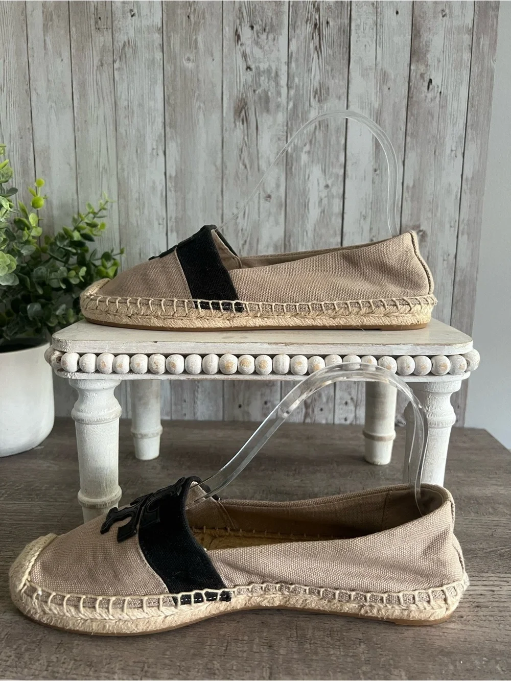 Tory Burch Beige Canvas Espadrilles with Black Logo Classic Preppy Summer Size 7